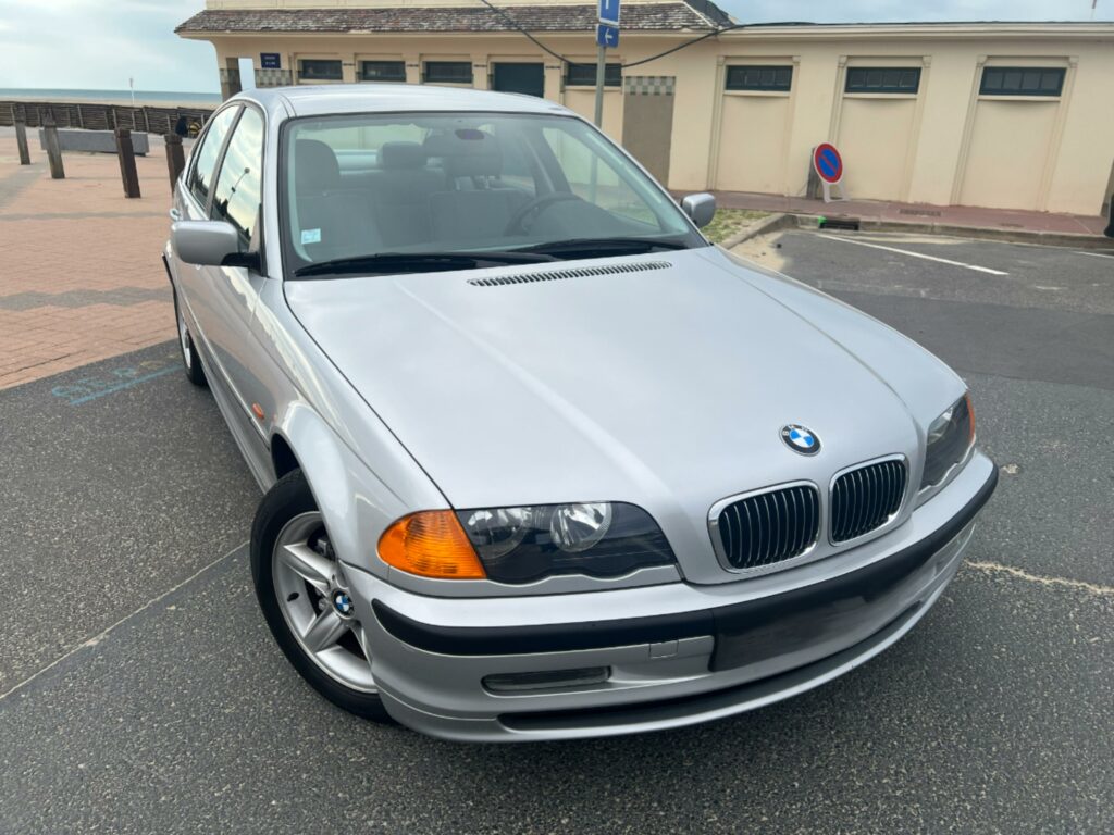 BMW 320i (e46) de face - NORMANDY VINTAGE CARS