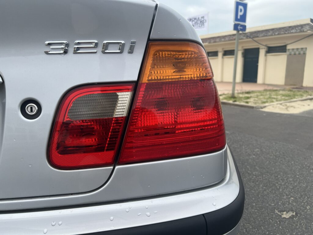 Zoom Arrière BMW 320i (e46) - NORMANDY VINTAGE CARS