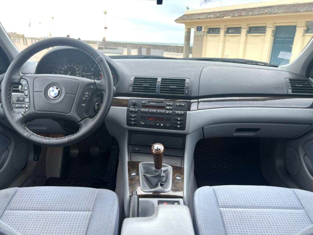 Intérieur BMW 320i (e46) - NORMANDY VINTAGE CARS