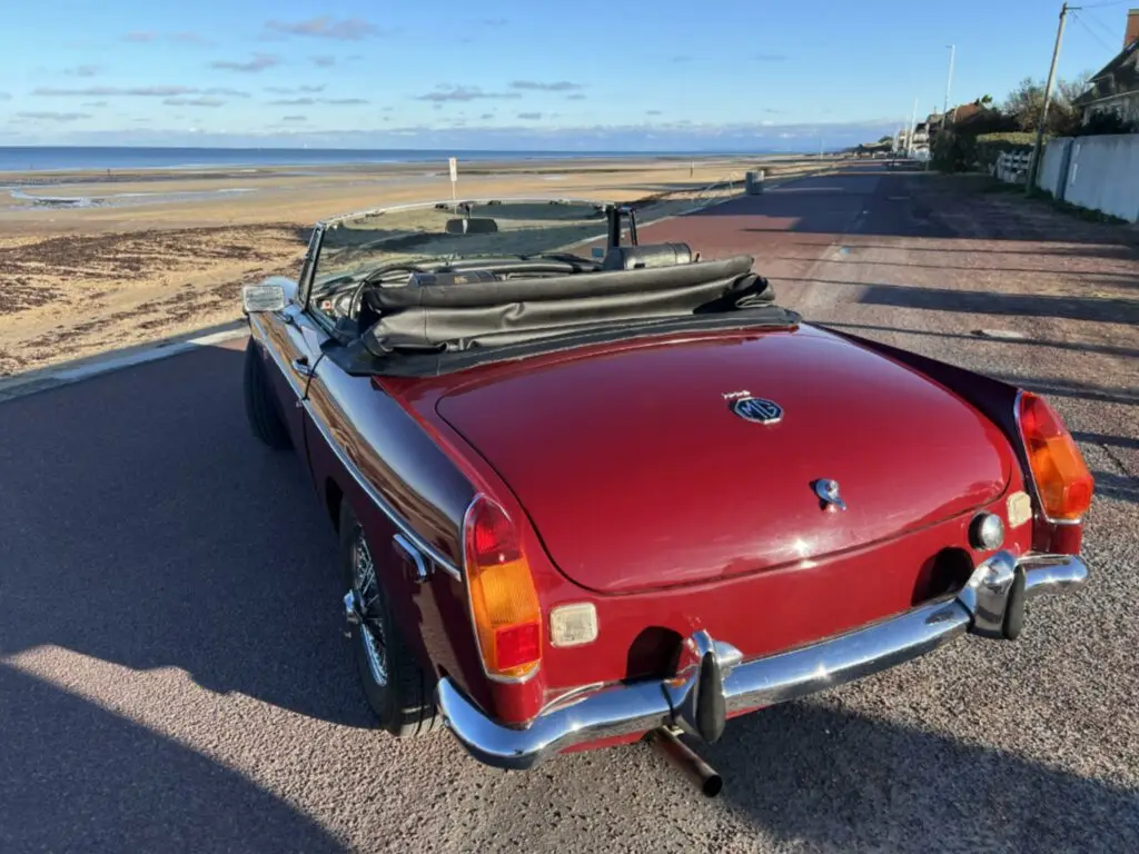 MGB NORMANDY VINTAGE CARS ARRIERE