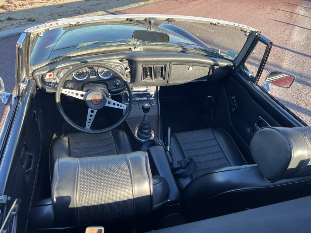 MGB NORMANDY VINTAGE CARS INTERIEUR